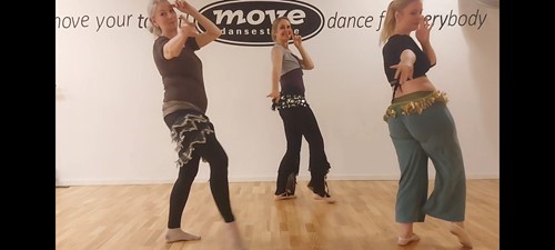 Mavedans, 3 kvinder danser, normalt billede 